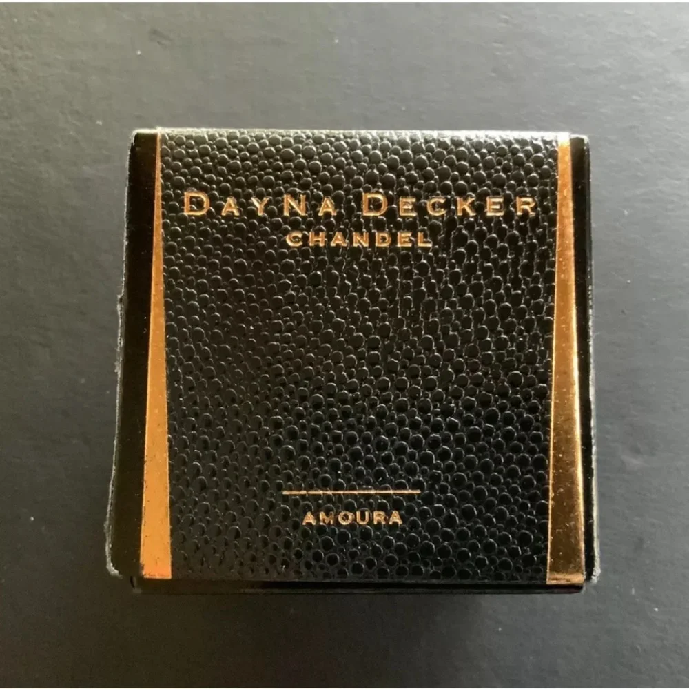 NIB DayNa Decker Chandel Amoura 3 oz Candle